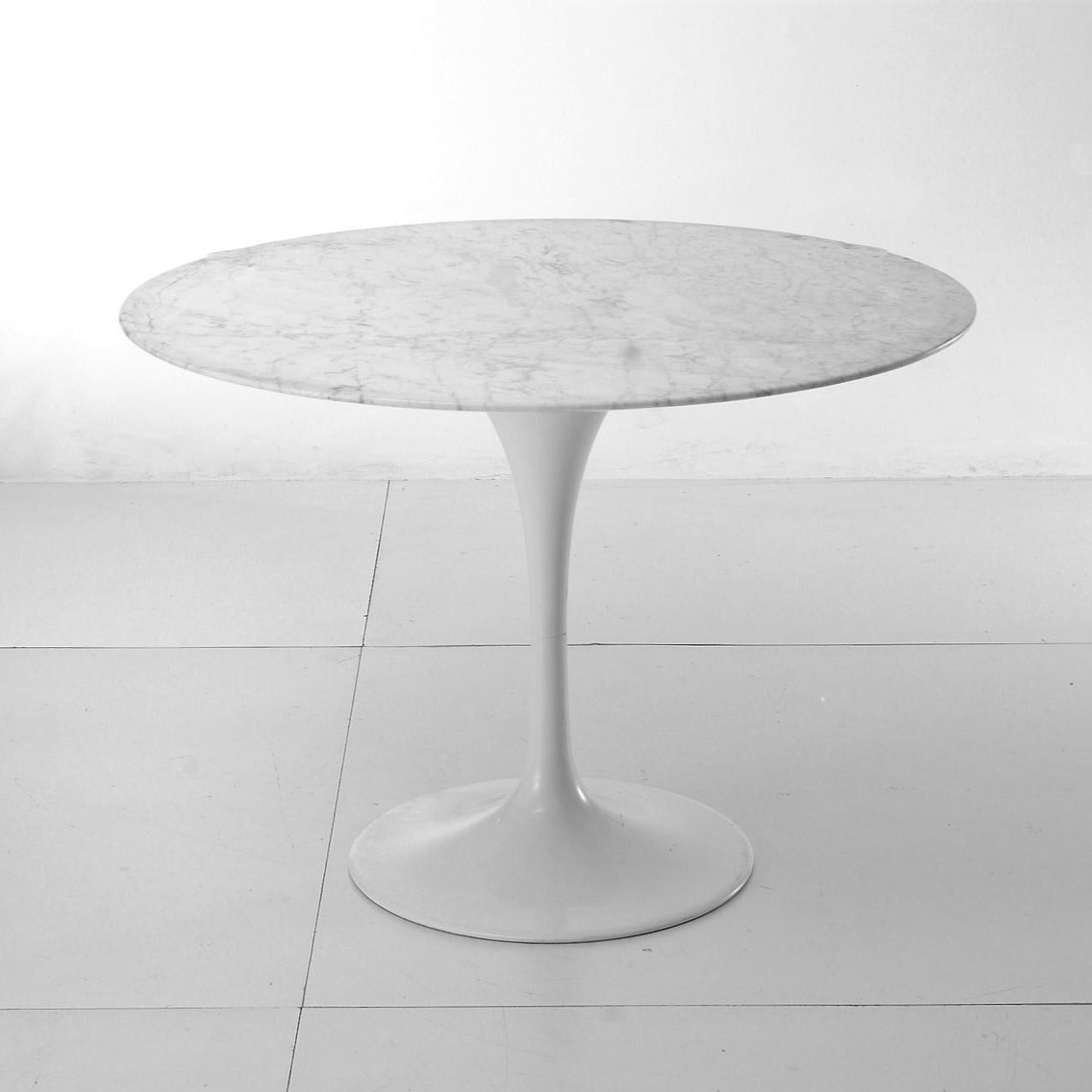 1957 Tulipan Table - parada one design